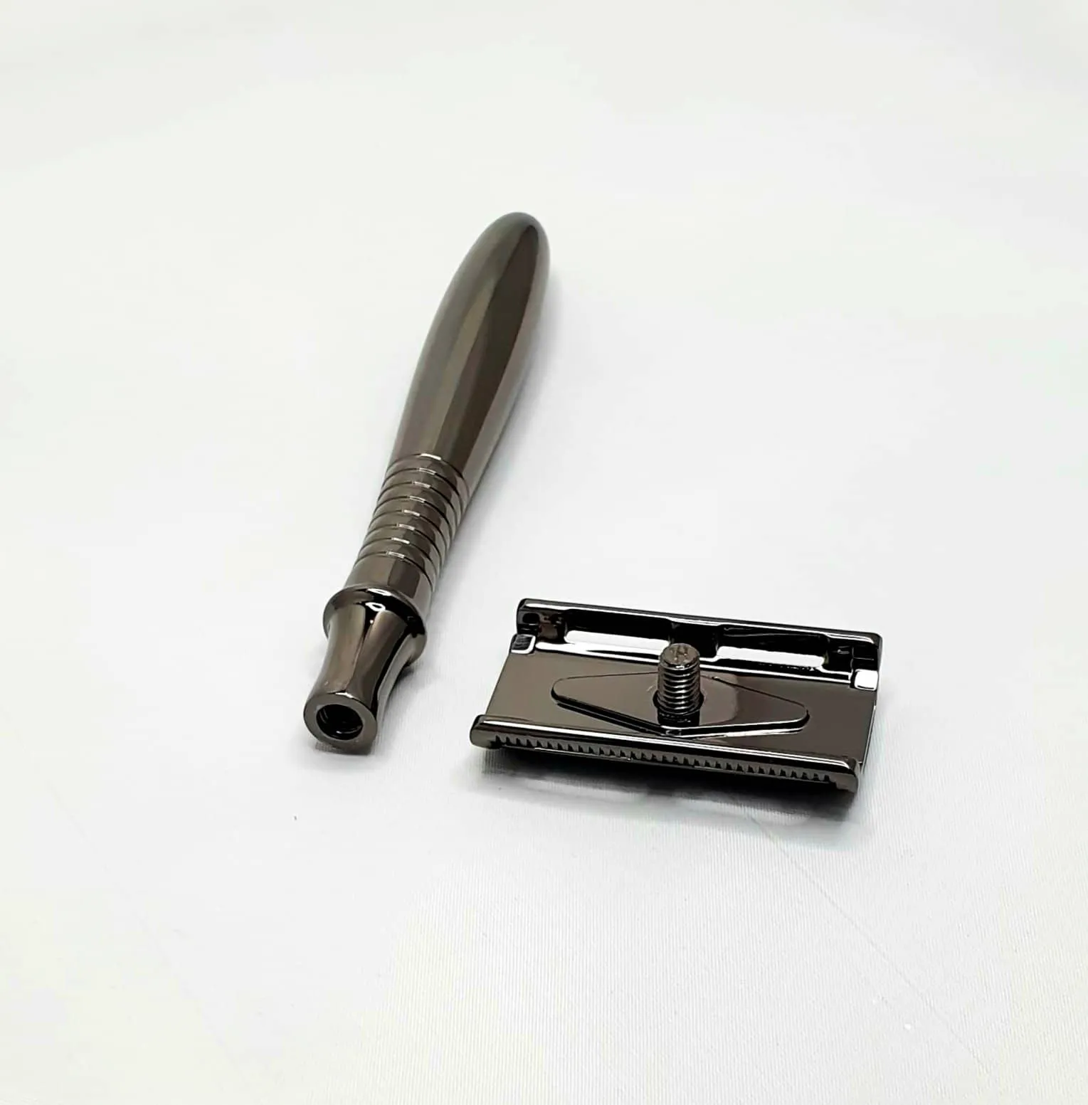 Bare & Co. - Traditional Double Edge Safety Razor - Gunmetal