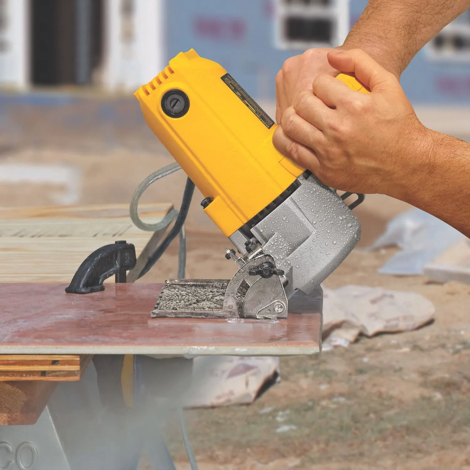 DeWalt DWC860W Masonry Saw