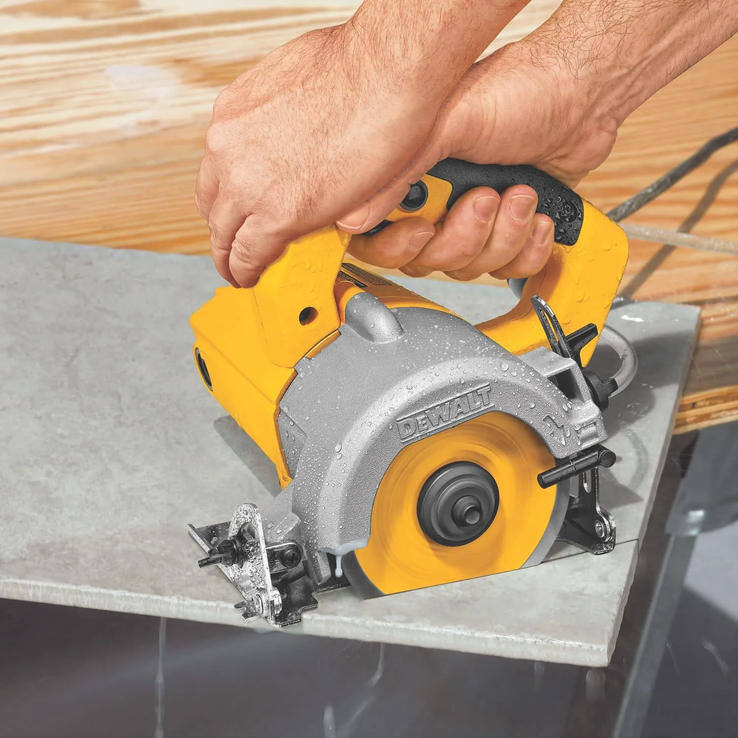 DeWalt DWC860W Masonry Saw