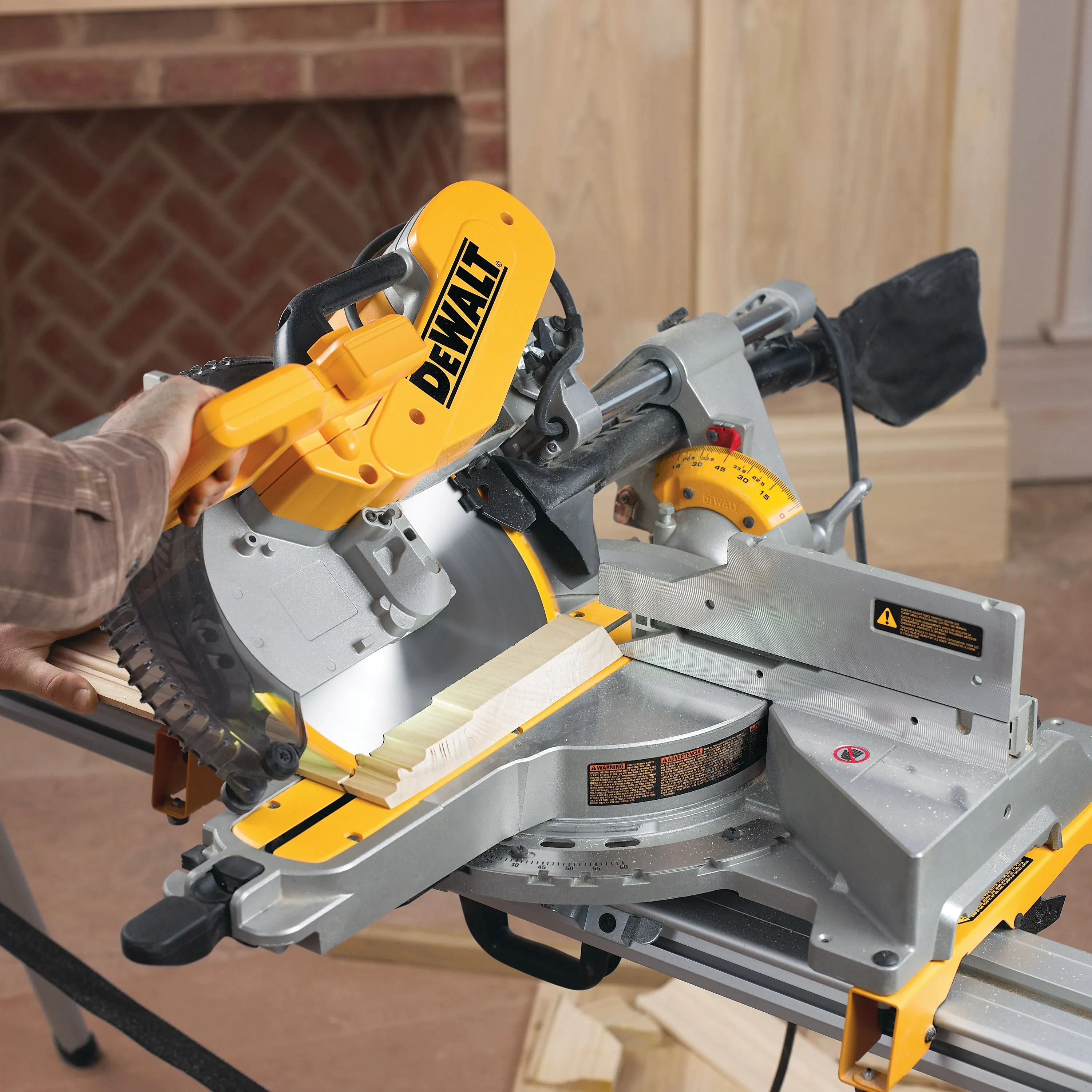 Dewalt DWS779 12" Double-Bevel Sliding Compound Miter Saw