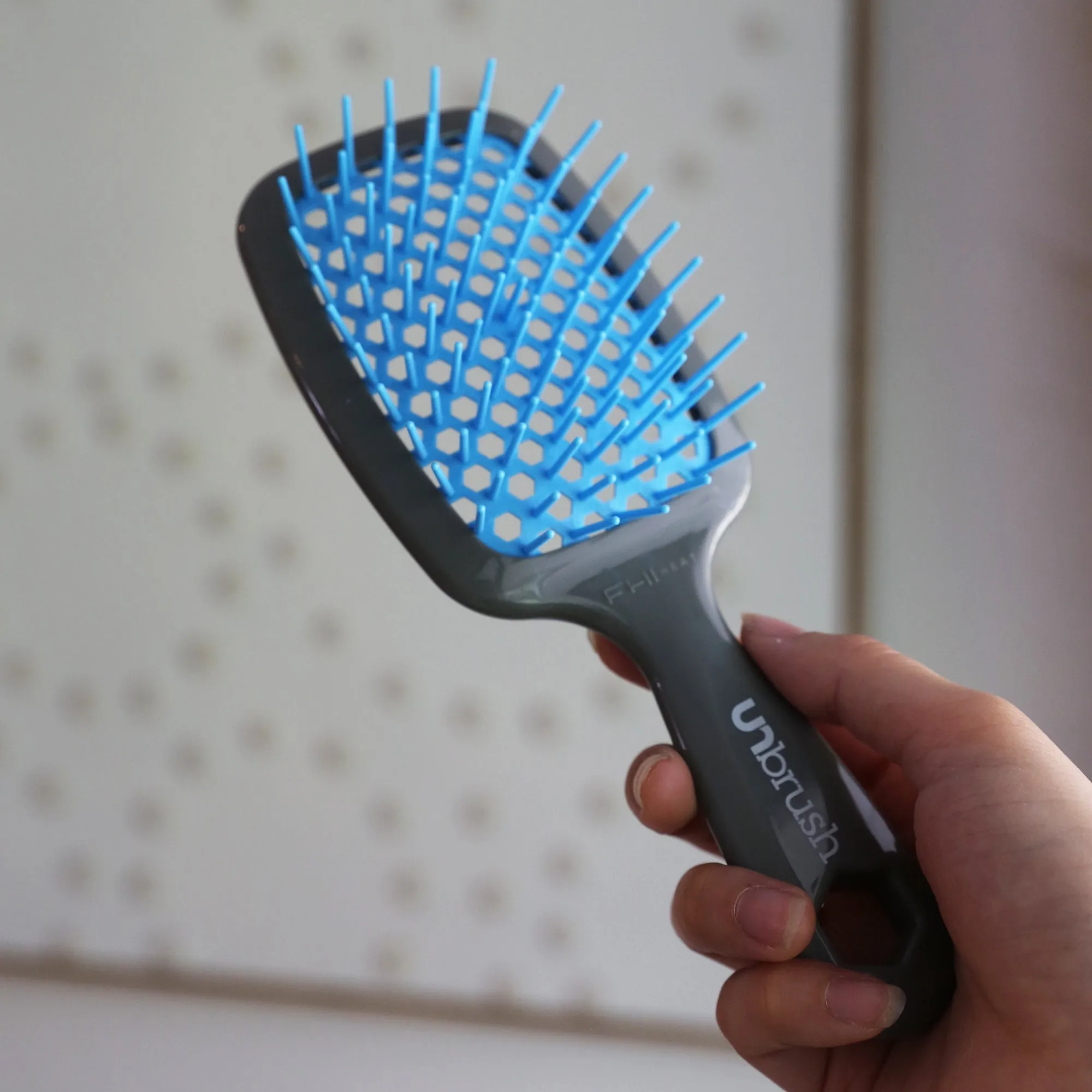 UNBRUSH DETANGLING HAIR BRUSH - SKY